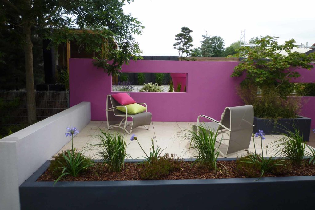 Serrault Jardins situé à la Ville aux Dames, vous propose la création de terrasse en dallage XXL.