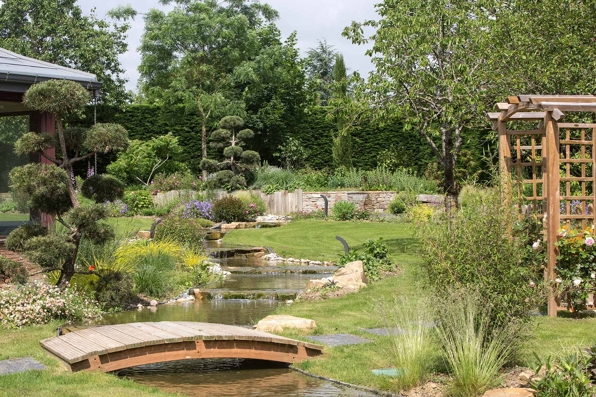 Serrault Jardins paysagiste à la Ville aux Dames est une entreprise du paysage depuis plus de 38 ans.