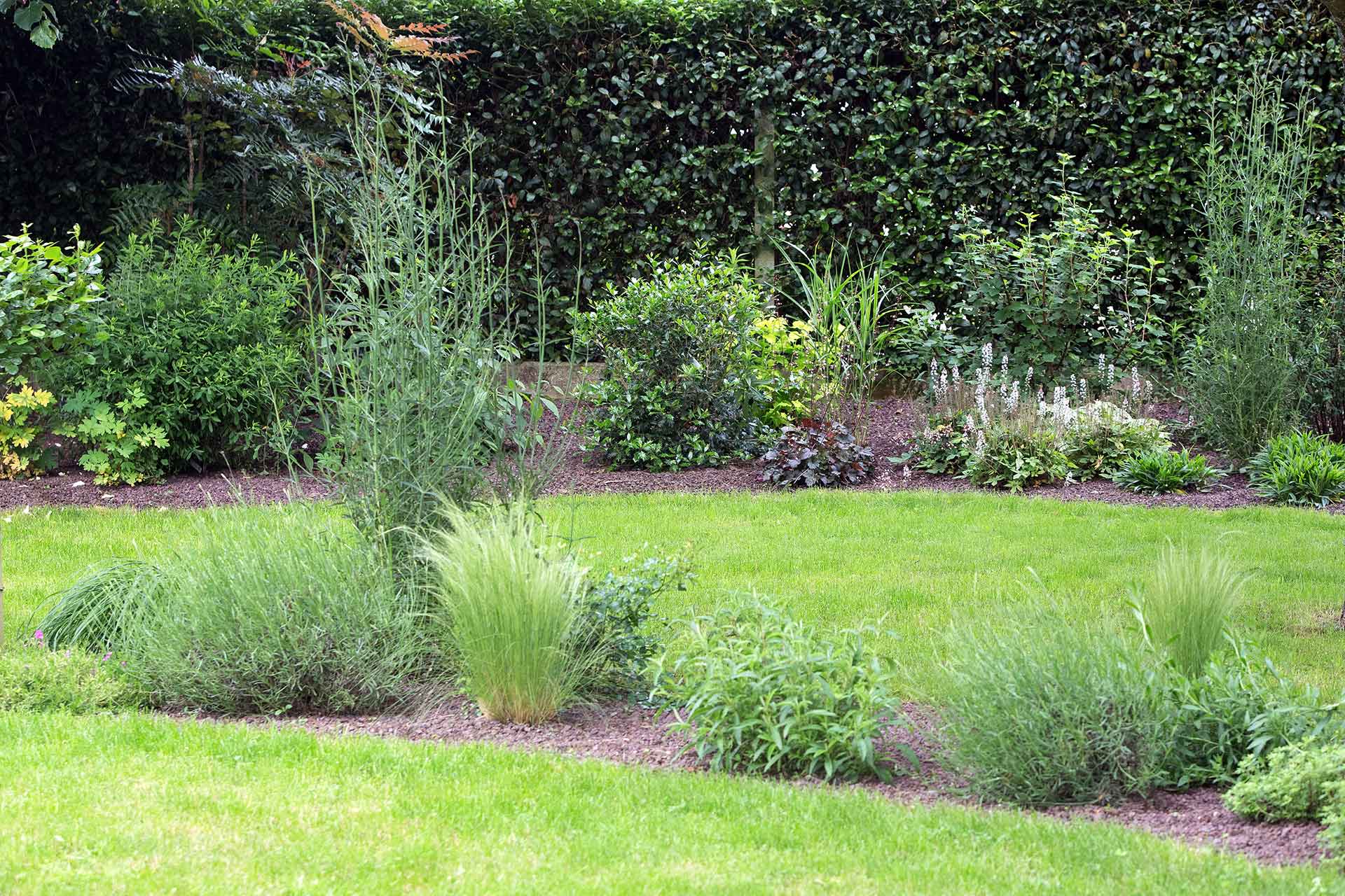 Paysagiste à la Ville aux Dames, Serrault Jardins vous propose la création d'un jardin sur mesure.